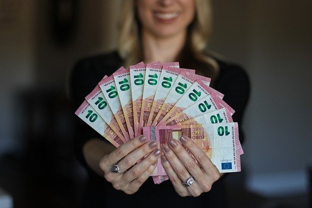 payday_loan_tips_that_will_help_you_out_financially.jpg